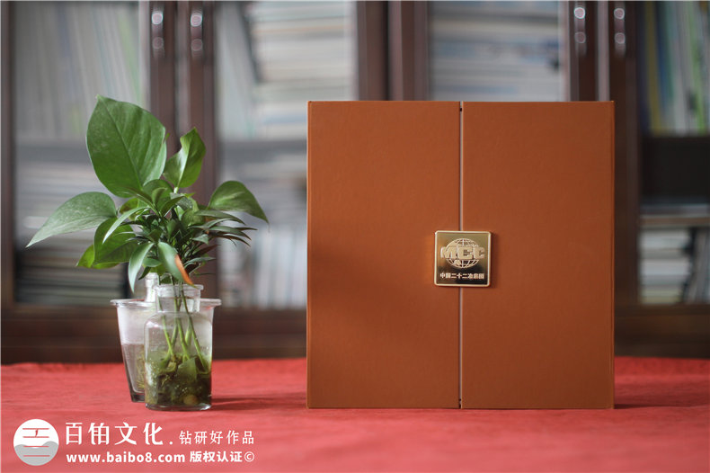 企業(yè)年鑒相冊(cè)制作-精準(zhǔn)的內(nèi)容策劃展現(xiàn)企業(yè)實(shí)力第1張-宣傳畫冊(cè),紀(jì)念冊(cè)設(shè)計(jì)制作-價(jià)格費(fèi)用,文案模板,印刷裝訂,尺寸大小