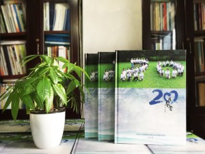 畢業(yè)20周年聚會(huì)紀(jì)念冊,單看相冊以為朋友便成了親人-瀘州化工學(xué)校