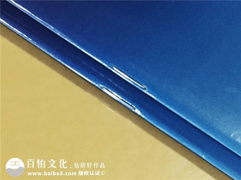 專業(yè)的畫冊(cè)設(shè)計(jì)還需畫冊(cè)設(shè)計(jì)公司 其中畫冊(cè)設(shè)計(jì)師是重點(diǎn)！第2張-宣傳畫冊(cè),紀(jì)念冊(cè)設(shè)計(jì)制作-價(jià)格費(fèi)用,文案模板,印刷裝訂,尺寸大小