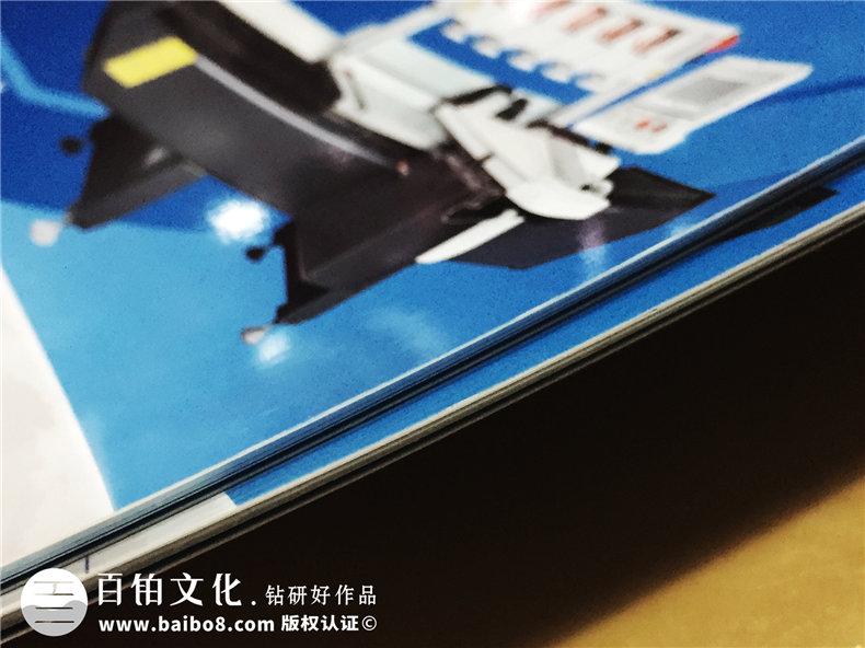 專業(yè)的畫冊(cè)設(shè)計(jì)還需畫冊(cè)設(shè)計(jì)公司 其中畫冊(cè)設(shè)計(jì)師是重點(diǎn)！第4張-宣傳畫冊(cè),紀(jì)念冊(cè)設(shè)計(jì)制作-價(jià)格費(fèi)用,文案模板,印刷裝訂,尺寸大小