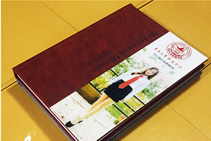 畢業(yè)多年后翻閱畢業(yè)紀(jì)念冊(cè)的回憶 制作畢業(yè)冊(cè)之后的感悟！