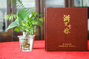 專業(yè)制作退休紀(jì)念冊怎么做，專業(yè)設(shè)計(jì)公司制作退休紀(jì)念冊的優(yōu)勢？