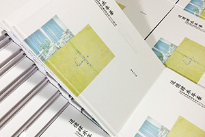 查閱我們的畢業(yè)紀念冊 設(shè)計的是一段青春回憶也感謝優(yōu)秀的你們！