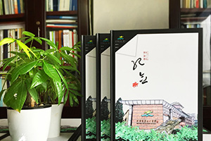 同學(xué)畢業(yè)相冊(cè)制作 尋找一家紀(jì)念冊(cè)制作行業(yè)的專業(yè)公司完成紀(jì)念冊(cè)制作！