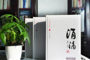 怎樣制作一本同學聚會紀念冊？專業(yè)紀念冊設(shè)計公司是這樣做的？